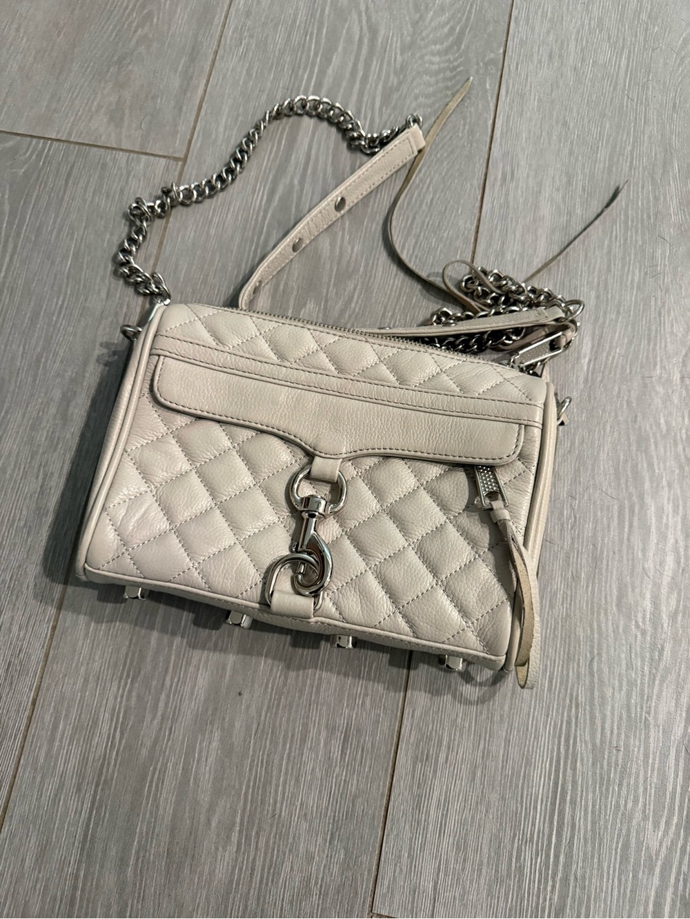 Quilted Leather Shoulder Bag in Light Gray with Chain Strap